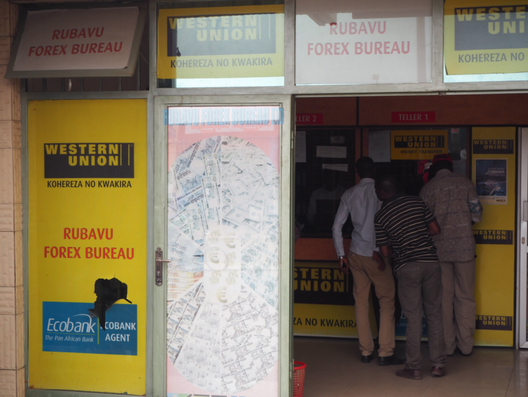 Ein kleiner Western Union Laden in Ruanda.